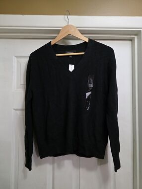 Banana Republic Factory  Black Ribbed Lightweight V-Neck Knit Sweater (S)